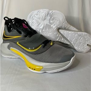 Brand new shoes they do not come with the lid but they do come with the box.